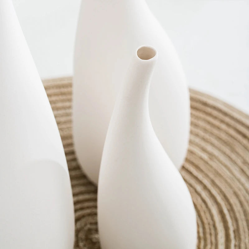 White Ceramic Matte Vase – Minimalist Home Decor for Dried Flowers & Centerpieces