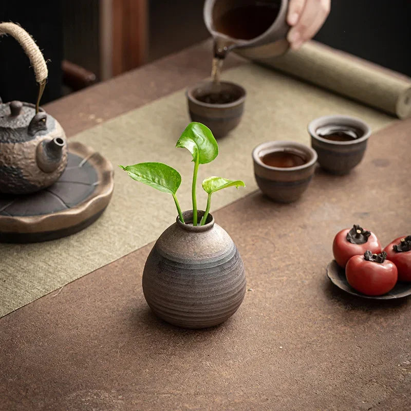 Handcrafted Ceramic Vase – Modern Minimalist Home Décor